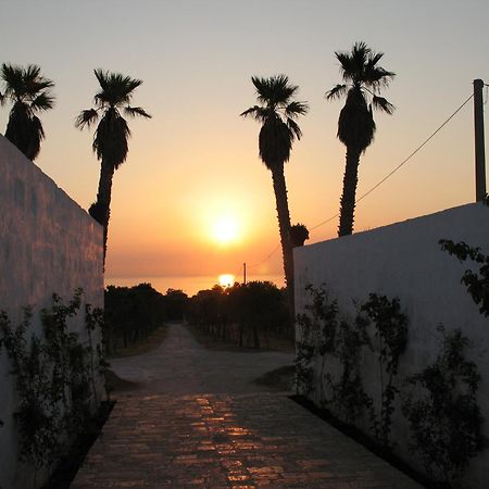 Hotel Masseria Fortificata Donnaloia Монополи Екстериор снимка