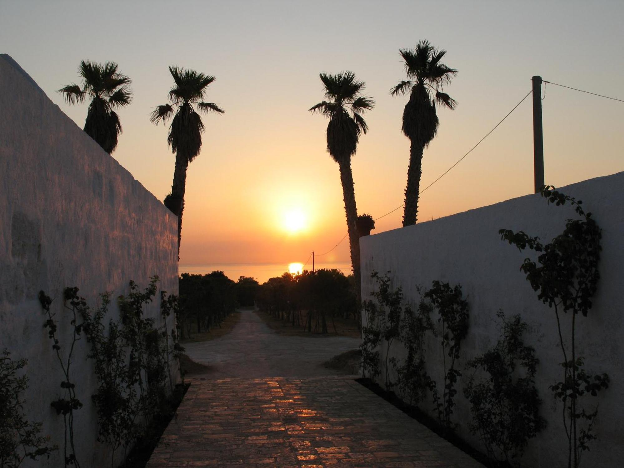 Hotel Masseria Fortificata Donnaloia Монополи Екстериор снимка