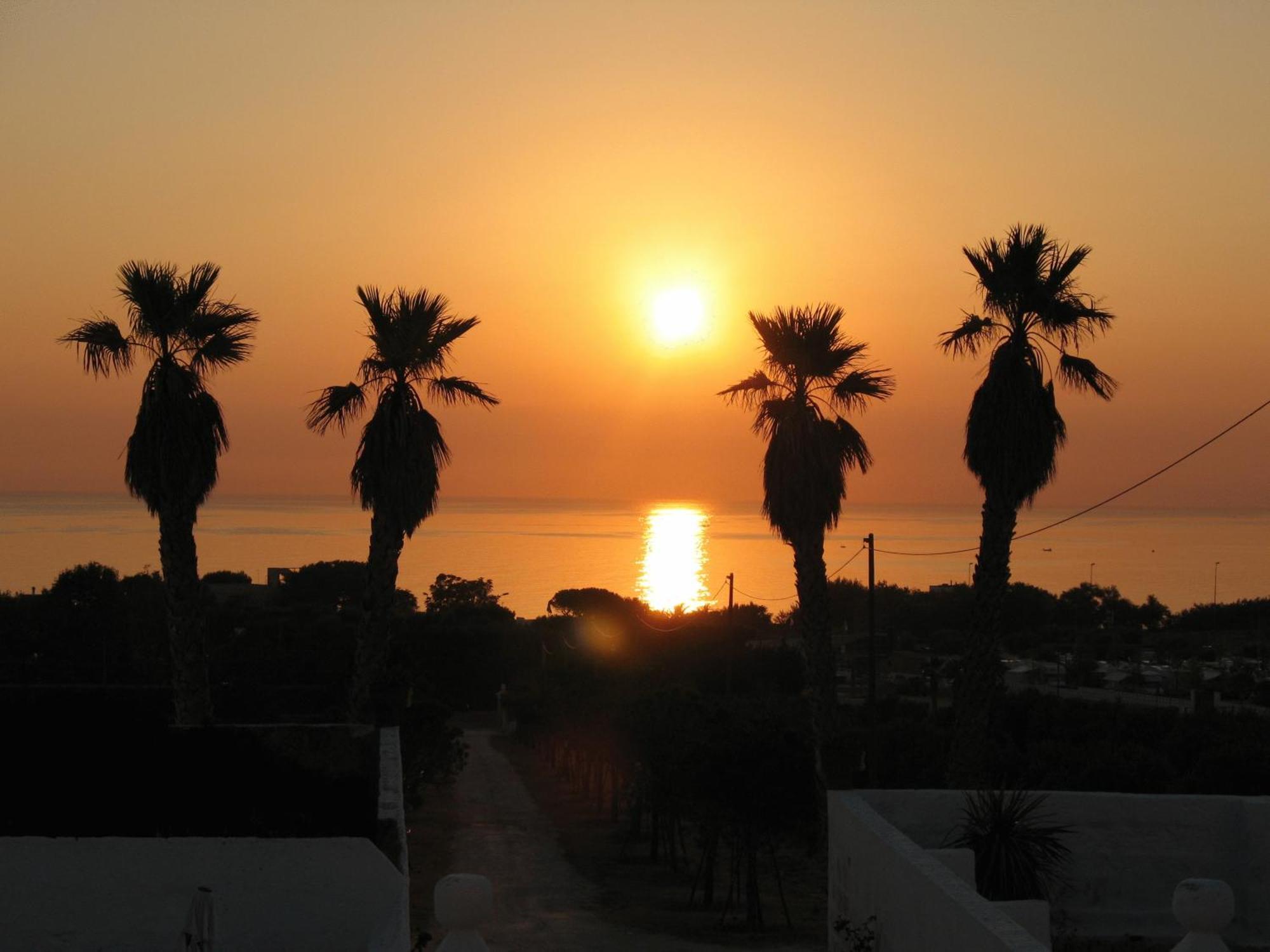 Hotel Masseria Fortificata Donnaloia Монополи Екстериор снимка