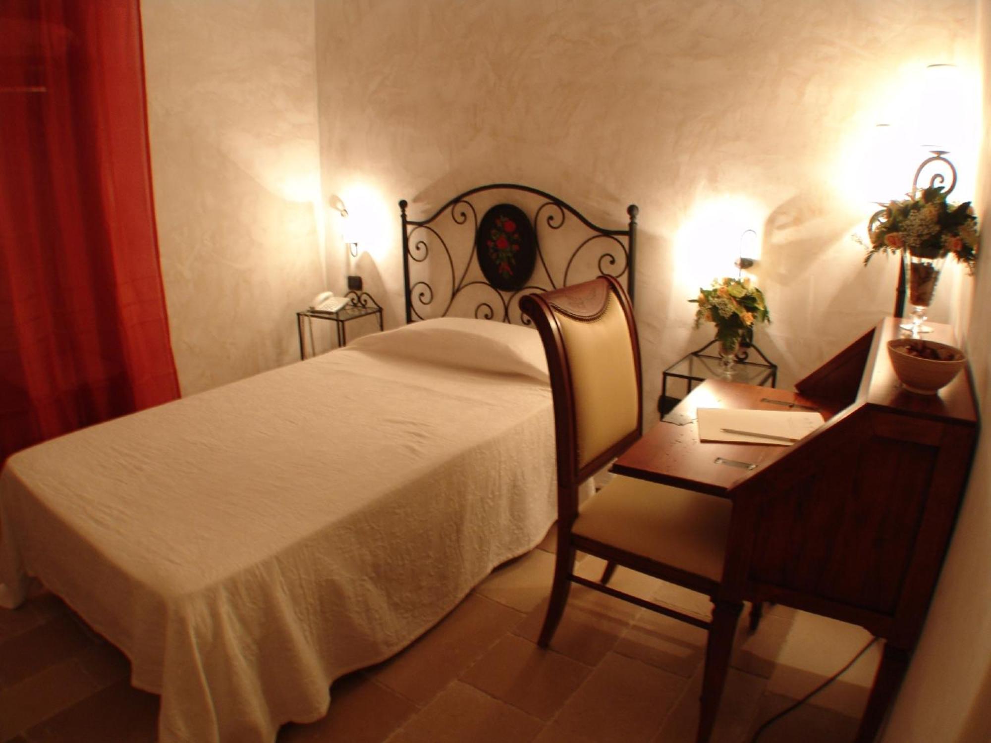 Hotel Masseria Fortificata Donnaloia Монополи Екстериор снимка