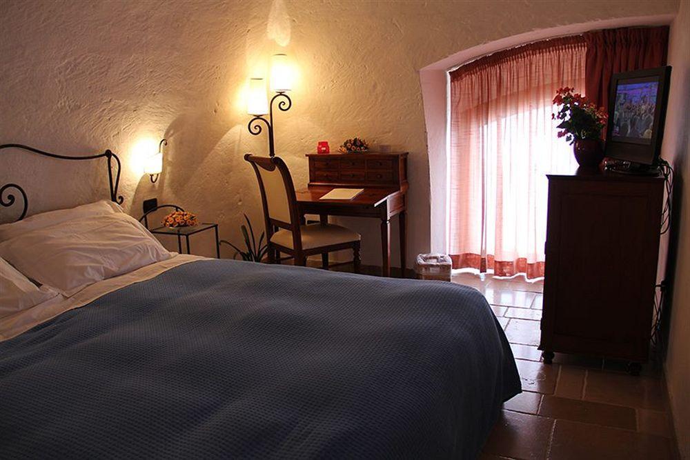 Hotel Masseria Fortificata Donnaloia Монополи Екстериор снимка