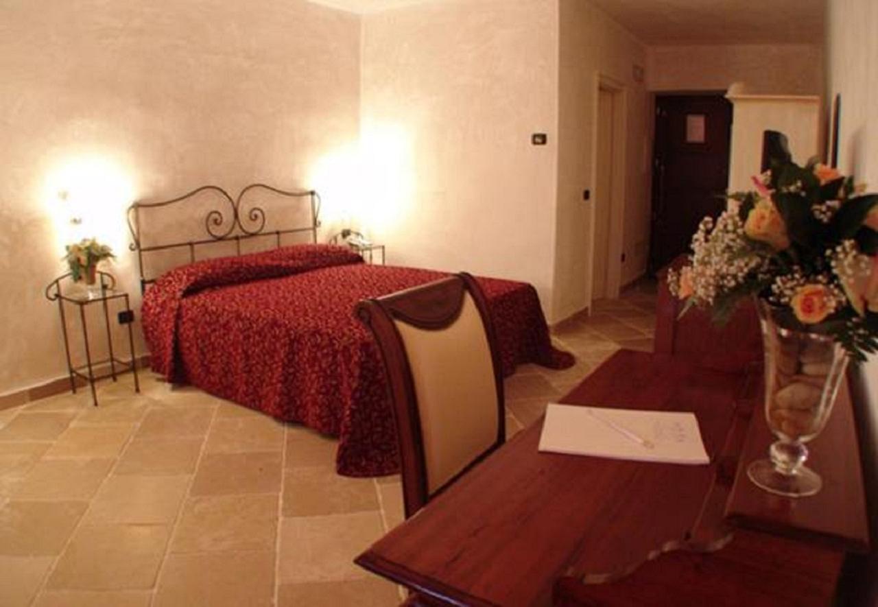 Hotel Masseria Fortificata Donnaloia Монополи Екстериор снимка